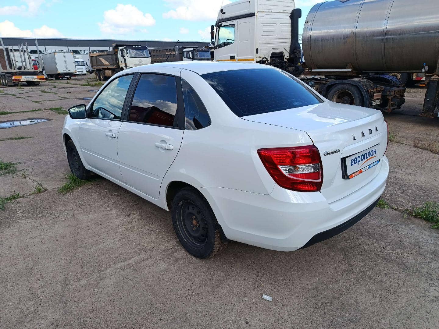 Lada Granta седан,  81 416 км, 2023 года в лизинг