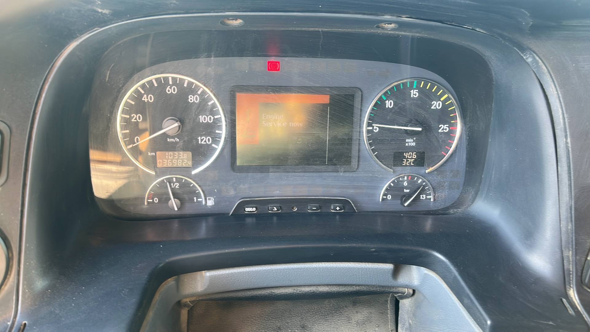 Mercedes-Benz Actros 3341 6x4 (для бетононасосов),  36 982 км, 2015 года