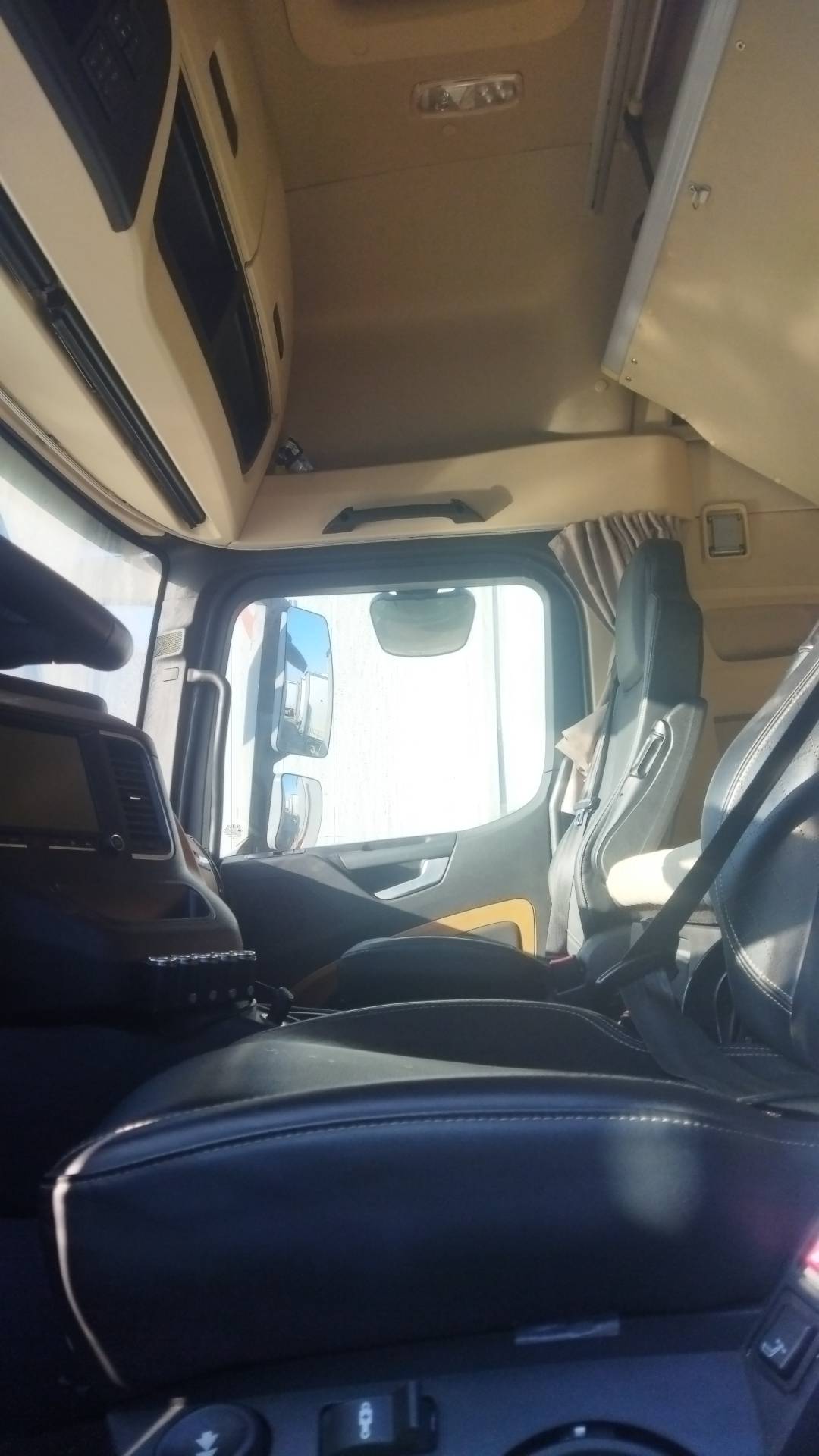 Shacman SX4188YY381,  176 000 км, 2024 года в лизинг