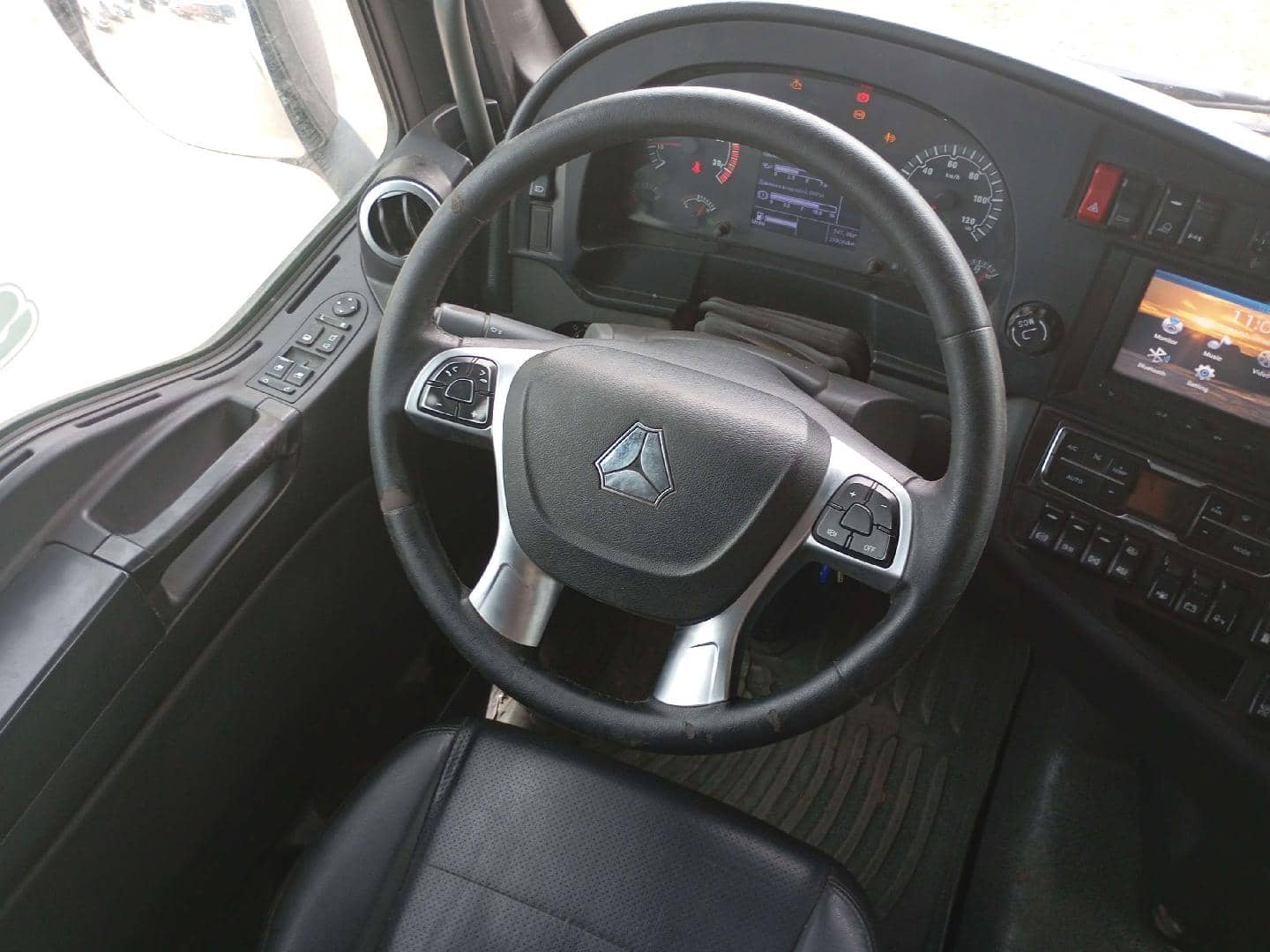 Sitrak C7H 4x2 ZZ4186V361HE,  250 284 км, 2023 года в лизинг
