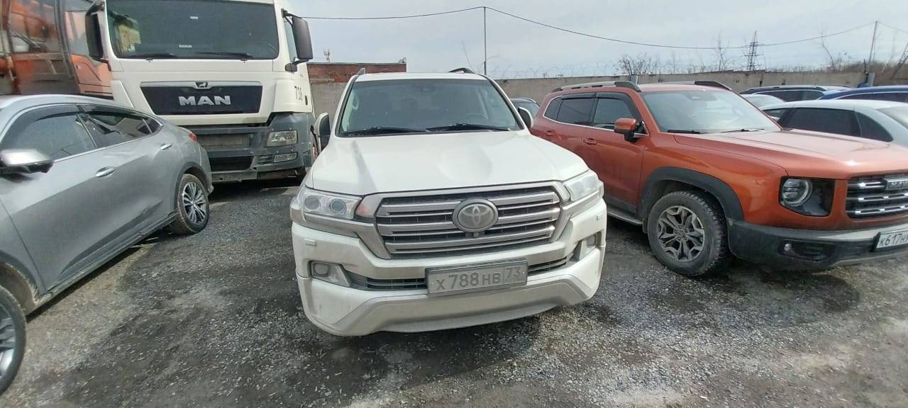 Toyota Land Cruiser 200,  217 893 км, 2016 года в лизинг