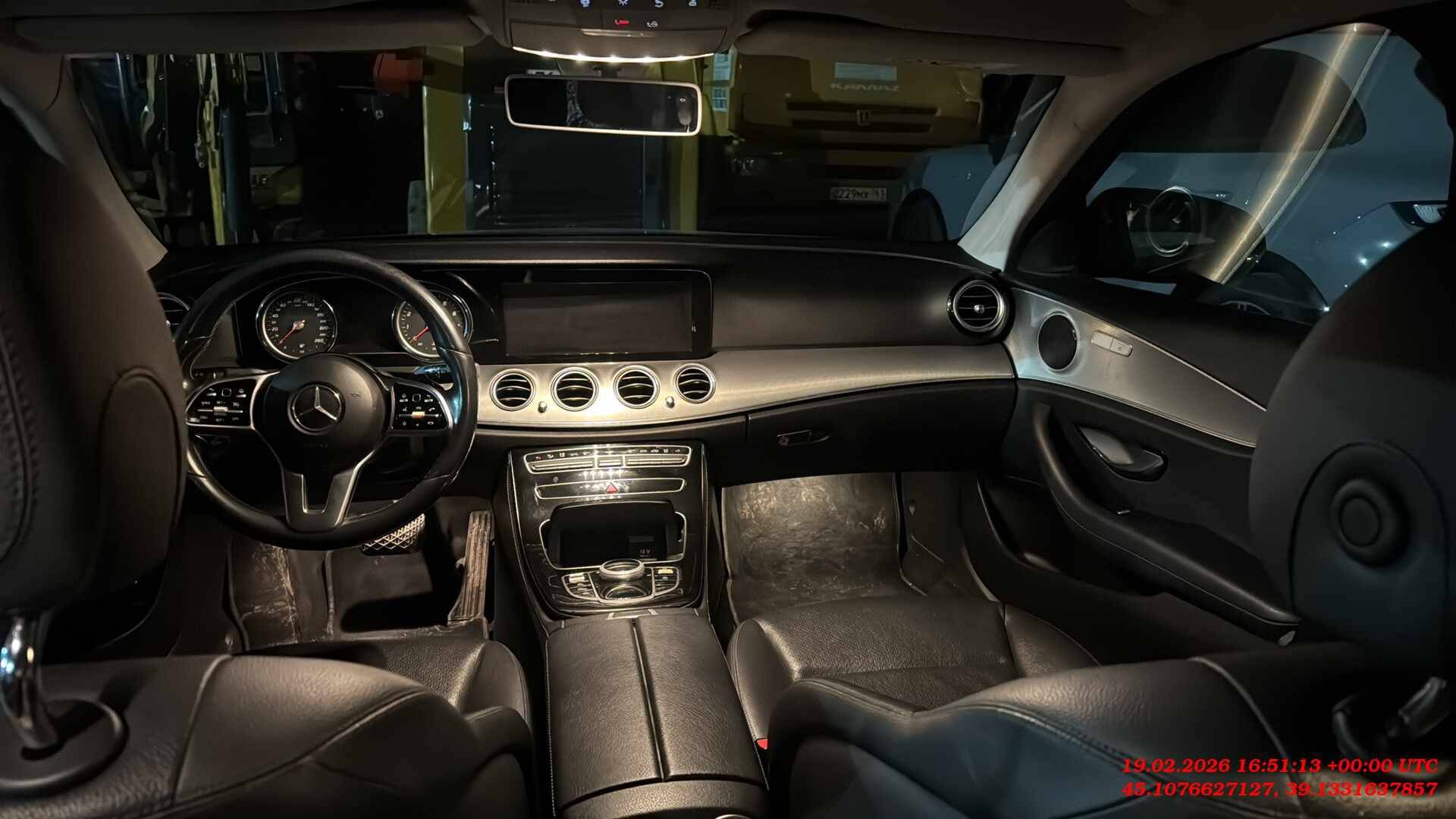 Mercedes-Benz E седан,  206 729 км, 2019 года