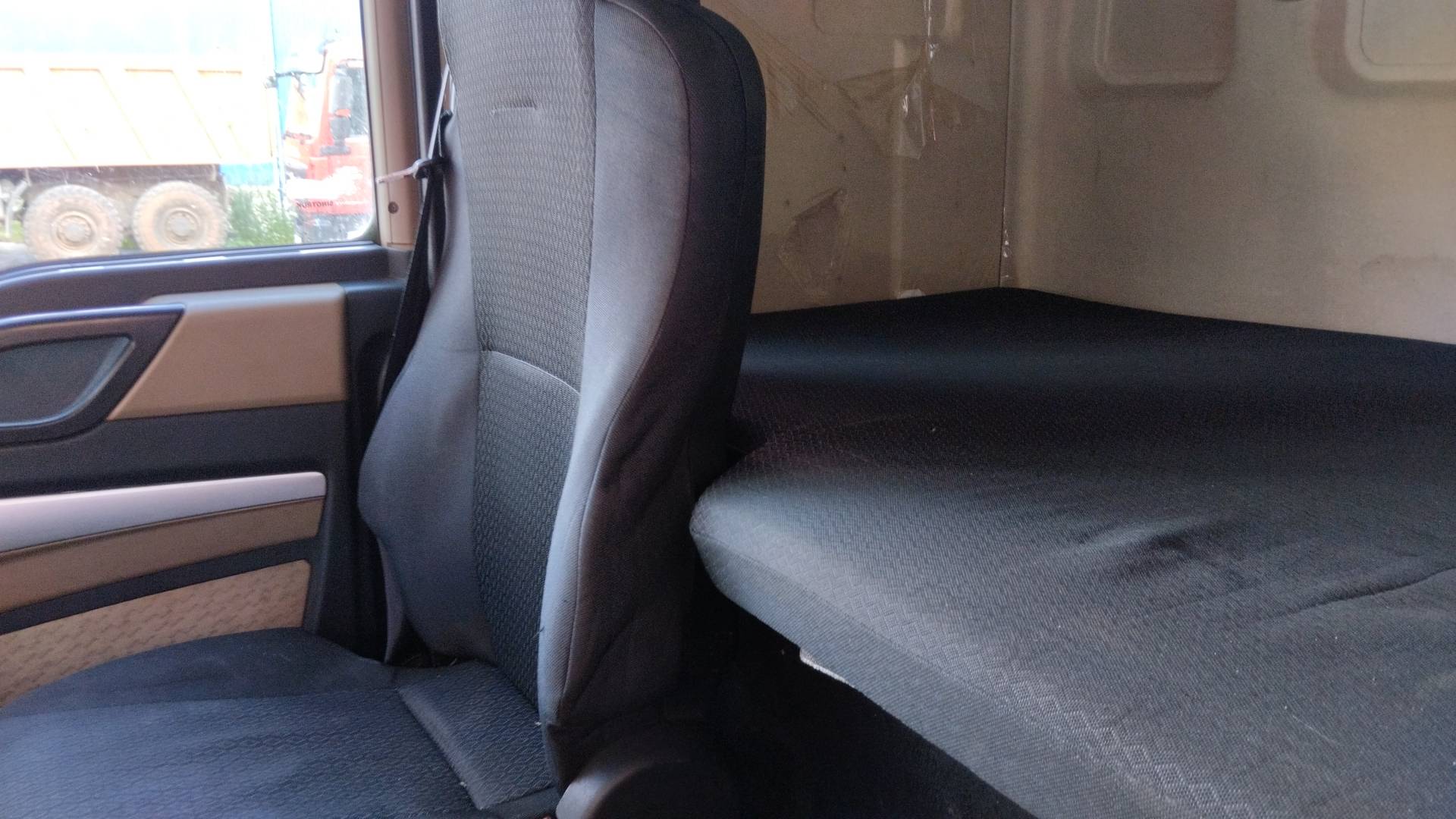 HOWO ZZ3257V384GE1 6x4,  200 360 км, 2022 года в лизинг