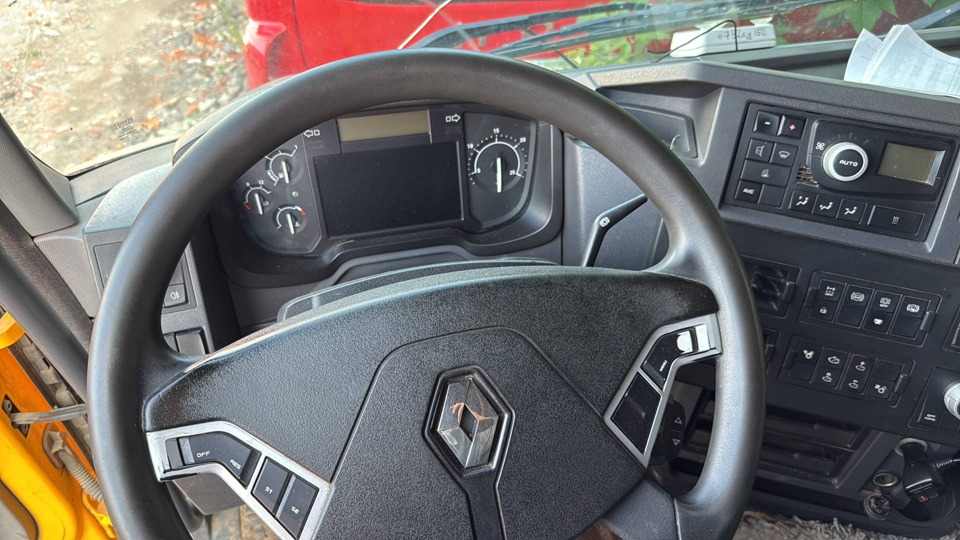 Renault К 440 8X4 (Day cab),  657 000 км, 2017 года в лизинг