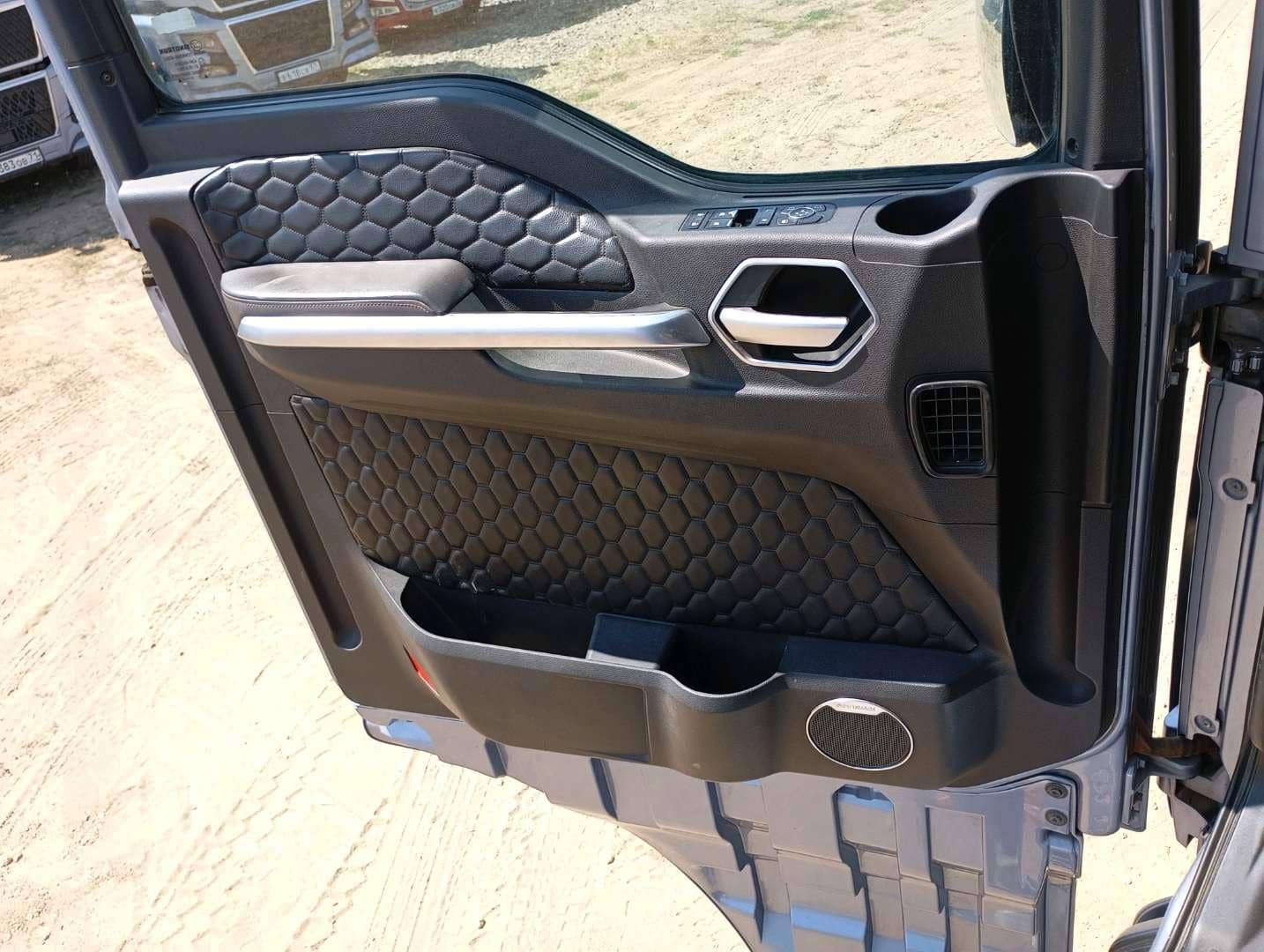 Sitrak С7Н MAX 6×4 ZZ4256V364HE,  137 093 км, 2023 года в лизинг
