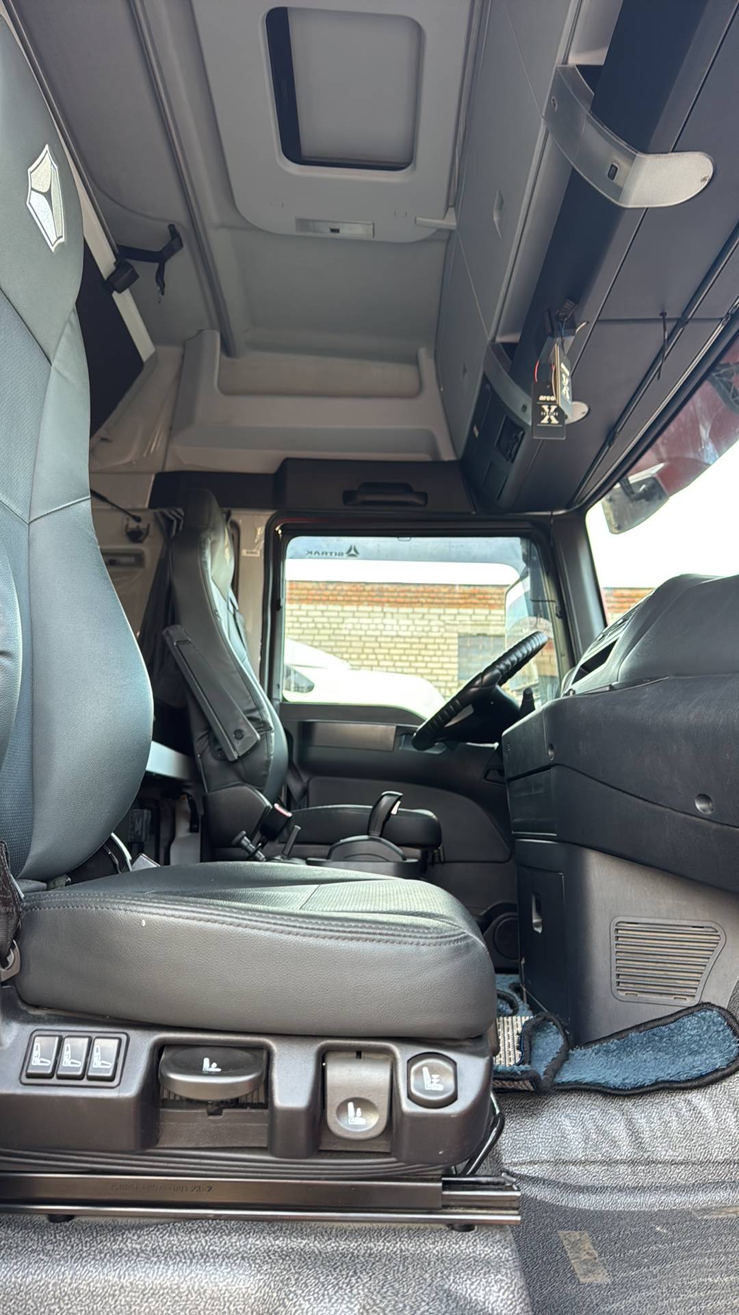 Sitrak С7Н 6×4 ZZ4256V364HE,  181 995 км, 2023 года в лизинг