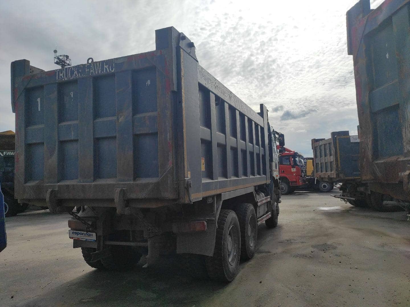 FAW CA3250P66K24L1TE5 6x6,  133 063 км, 2023 года в лизинг