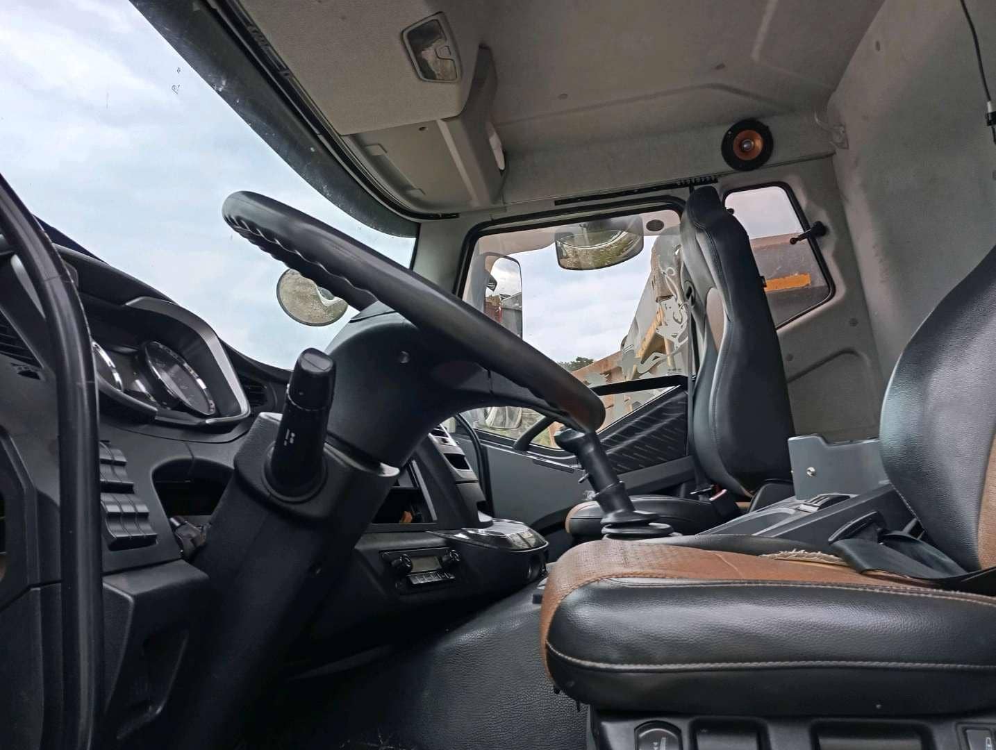 FAW CA3250P66K24T1E5 6х4,  115 275 км, 2022 года в лизинг
