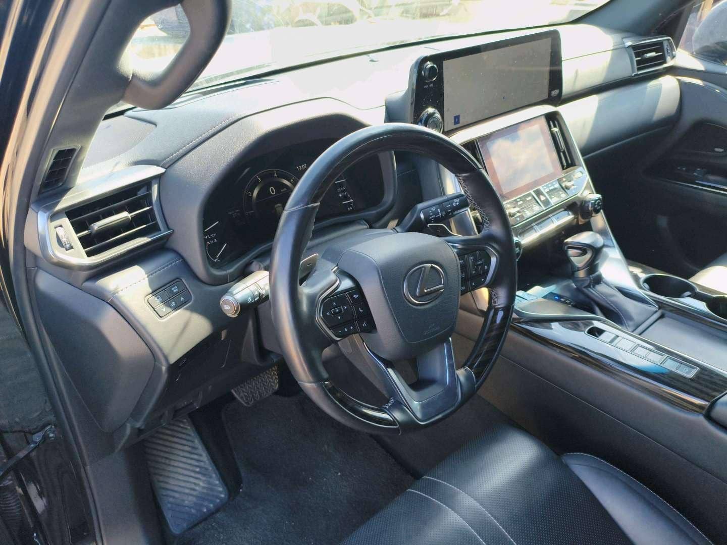 Lexus LX 600,  96 307 км, 2023 года в лизинг