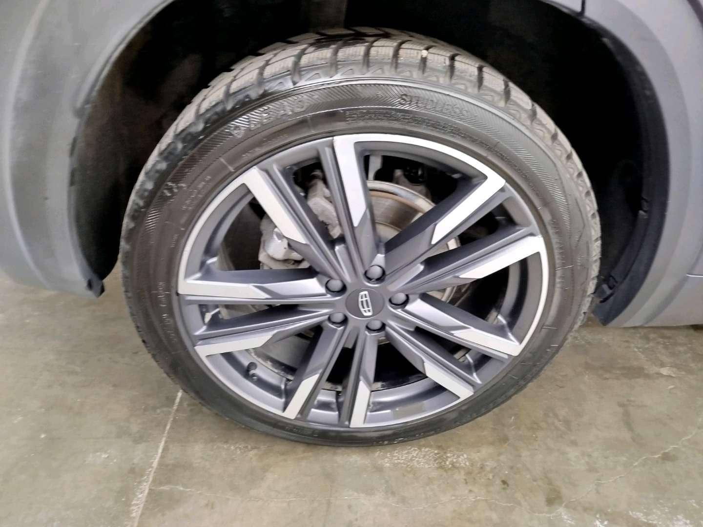 Geely Monjaro,  9 196 км, 2024 года в лизинг