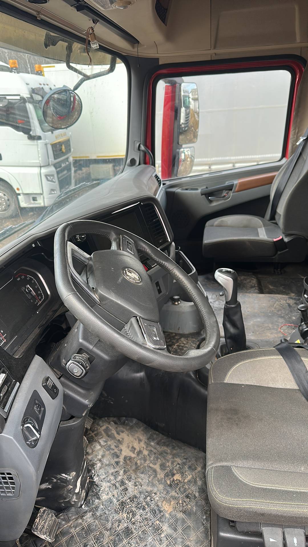 Shacman SX42584V324,  107 000 км, 2023 года в лизинг