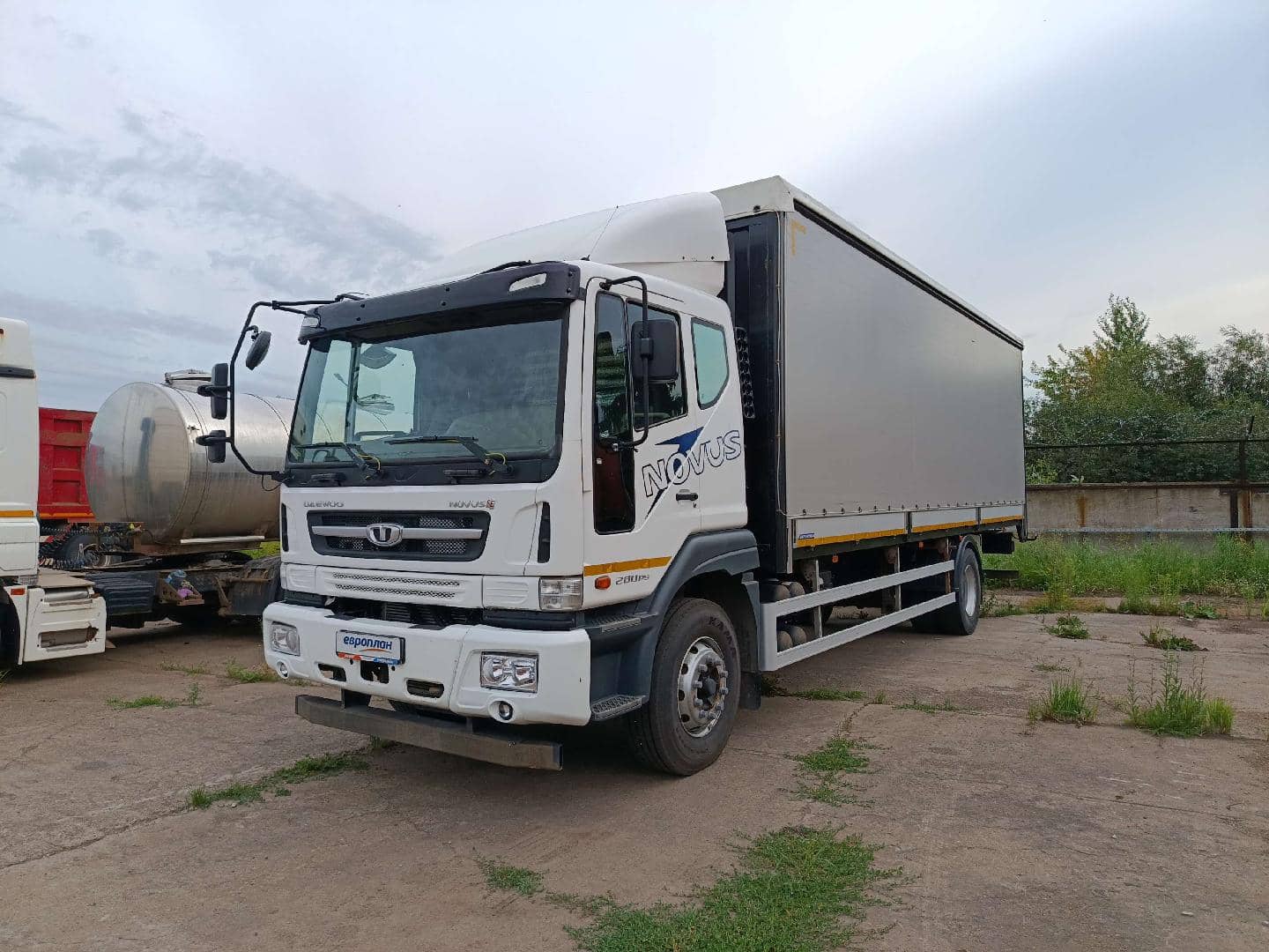 Daewoo NOVUS 4x2