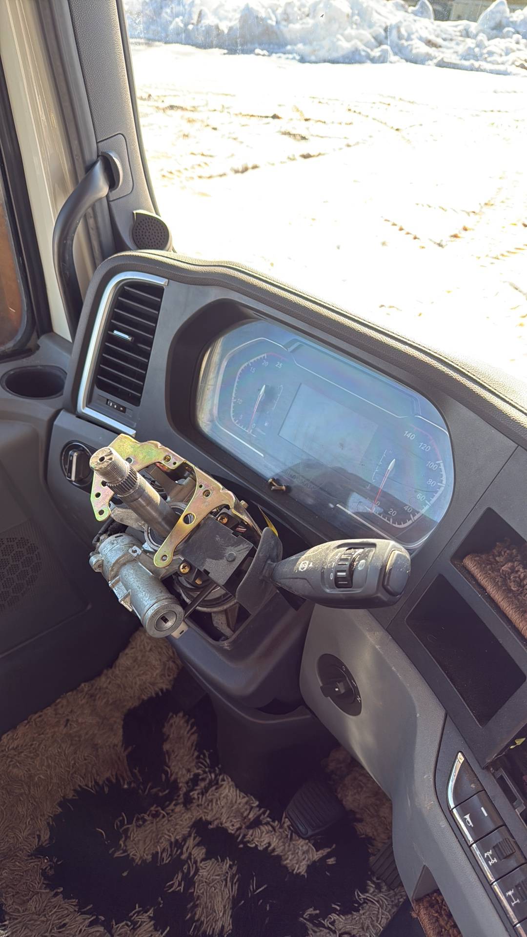 Shacman SX42586V385,  268 615 км, 2023 года