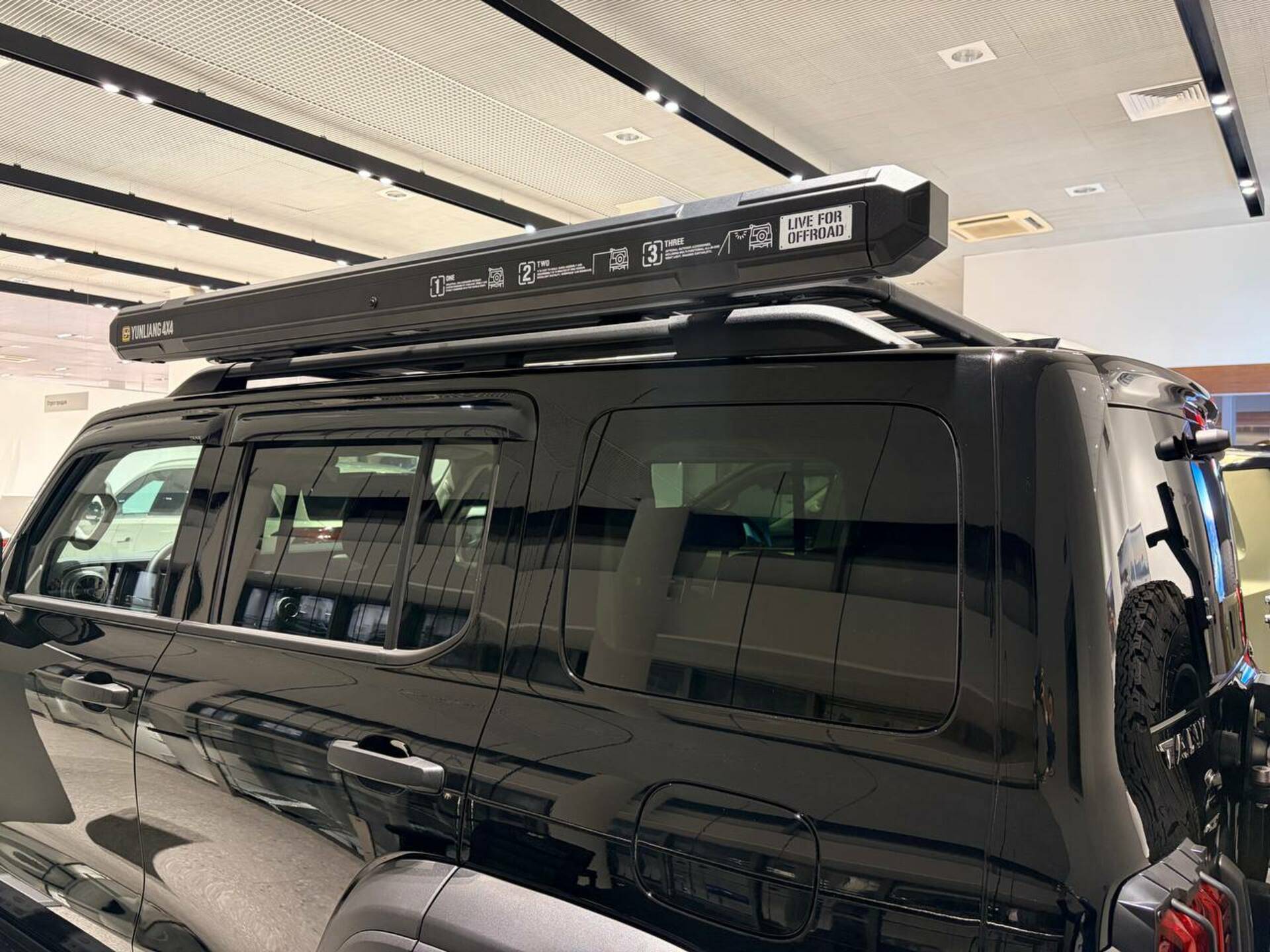 Tank 300 City Premium 2.0 8AT 4WD