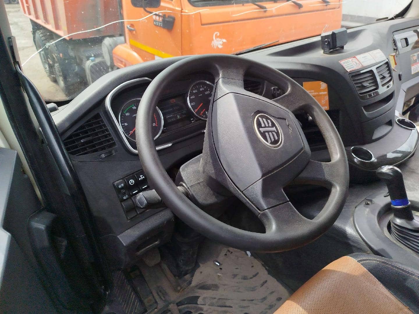 FAW CA3250P66K24L1TE5 6x6,  136 278 км, 2023 года в лизинг