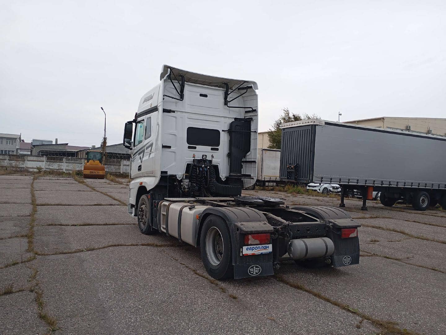 FAW CA4180P77K25E5 4x2,  497 139 км, 2023 года в лизинг