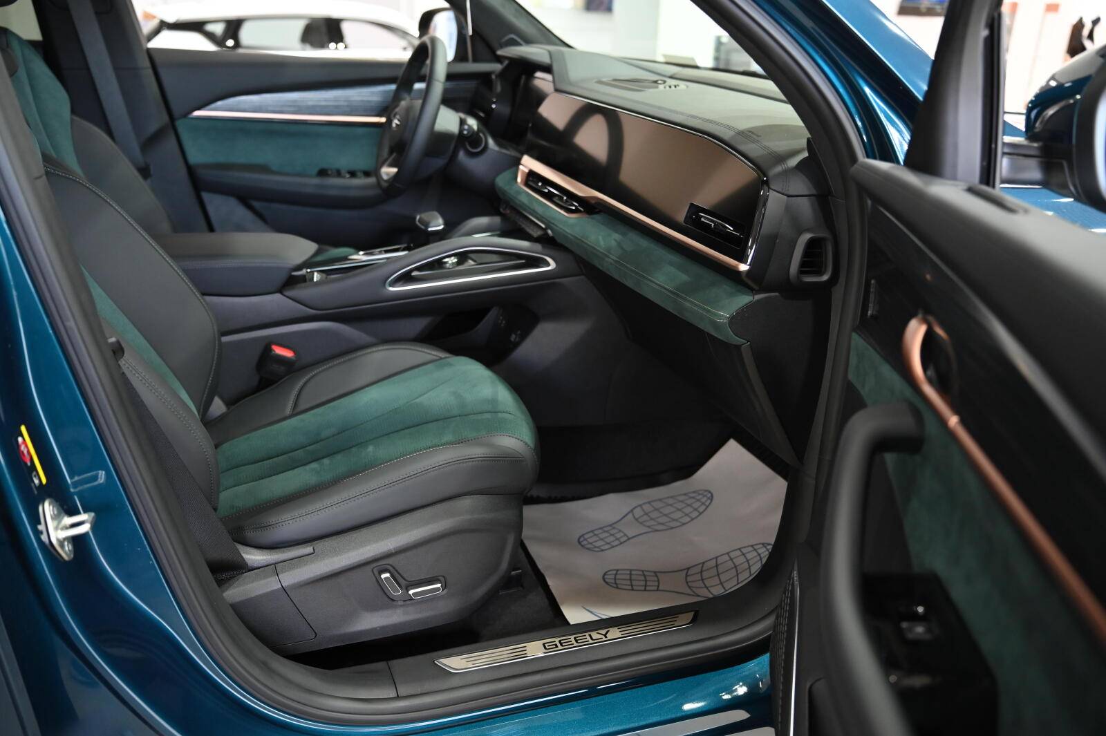 Geely Monjaro Exclusive 2.0T (238 hp) 8AT 4WD