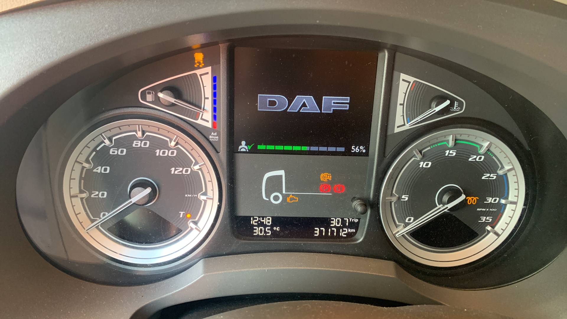 DAF LF 210 FA 4x2 (Sleeper Cab),  371 712 км, 2021 года в лизинг