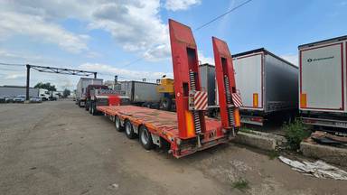 Компания СпецПрицеп Тяжеловоз низкорамный 9942L3