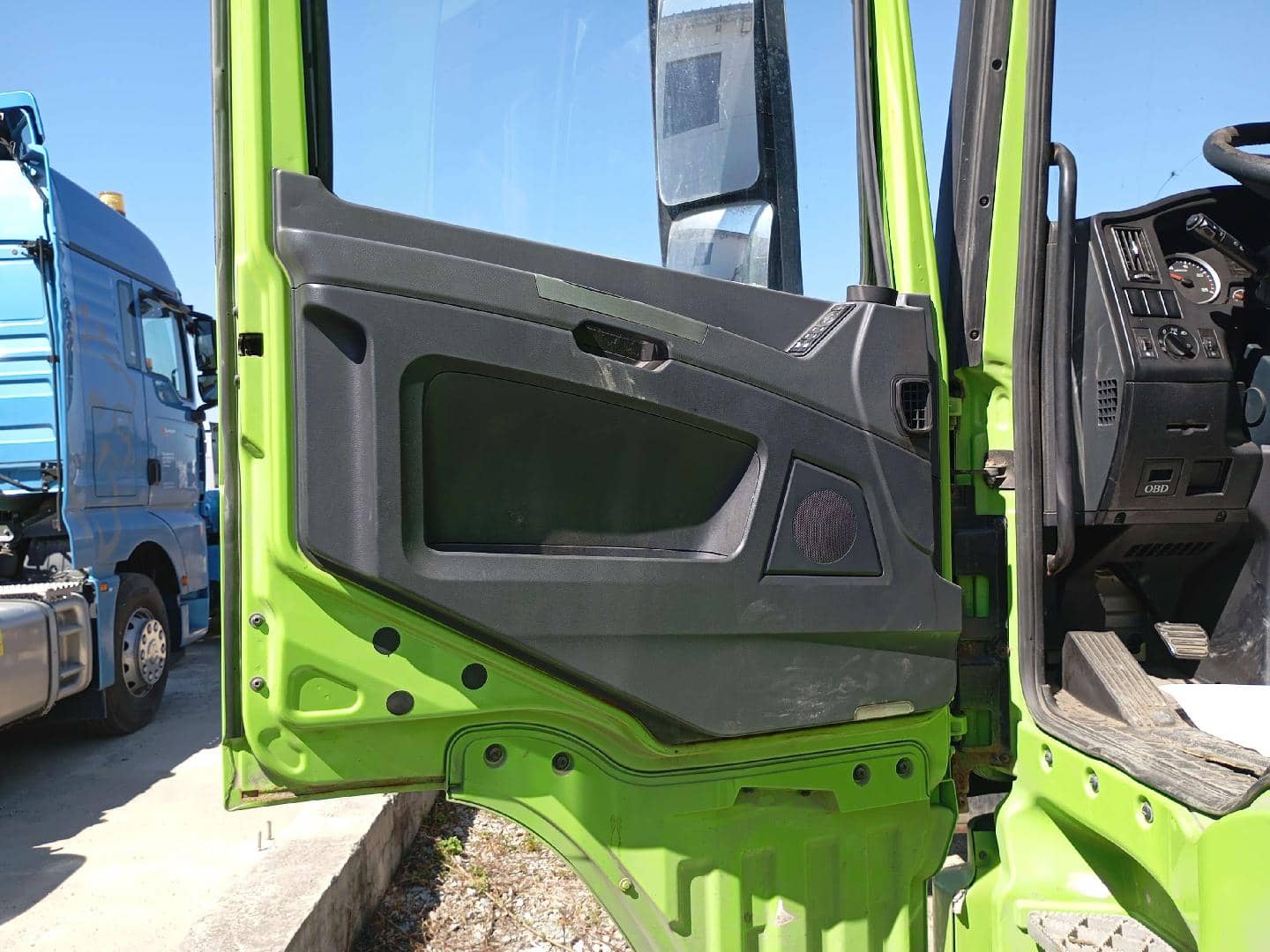 Shacman SX42584V324,  317 706 км, 2022 года в лизинг