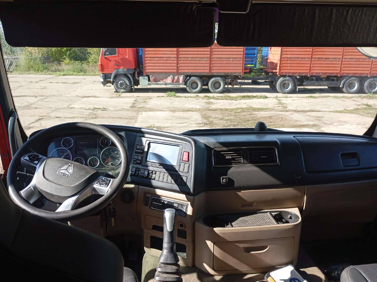 HOWO ZZ3317V386GE1 8х4,  312 255 км, 2023 года в лизинг