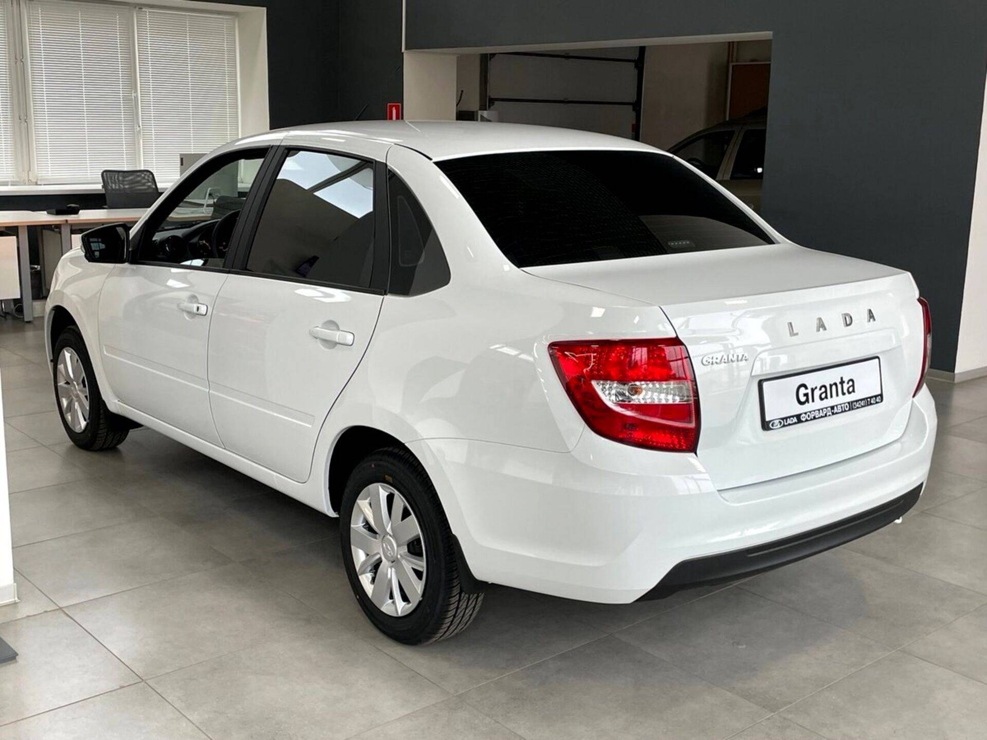 Lada Granta седан Classic 24 Кондиционер 1.6 90hp 5MT