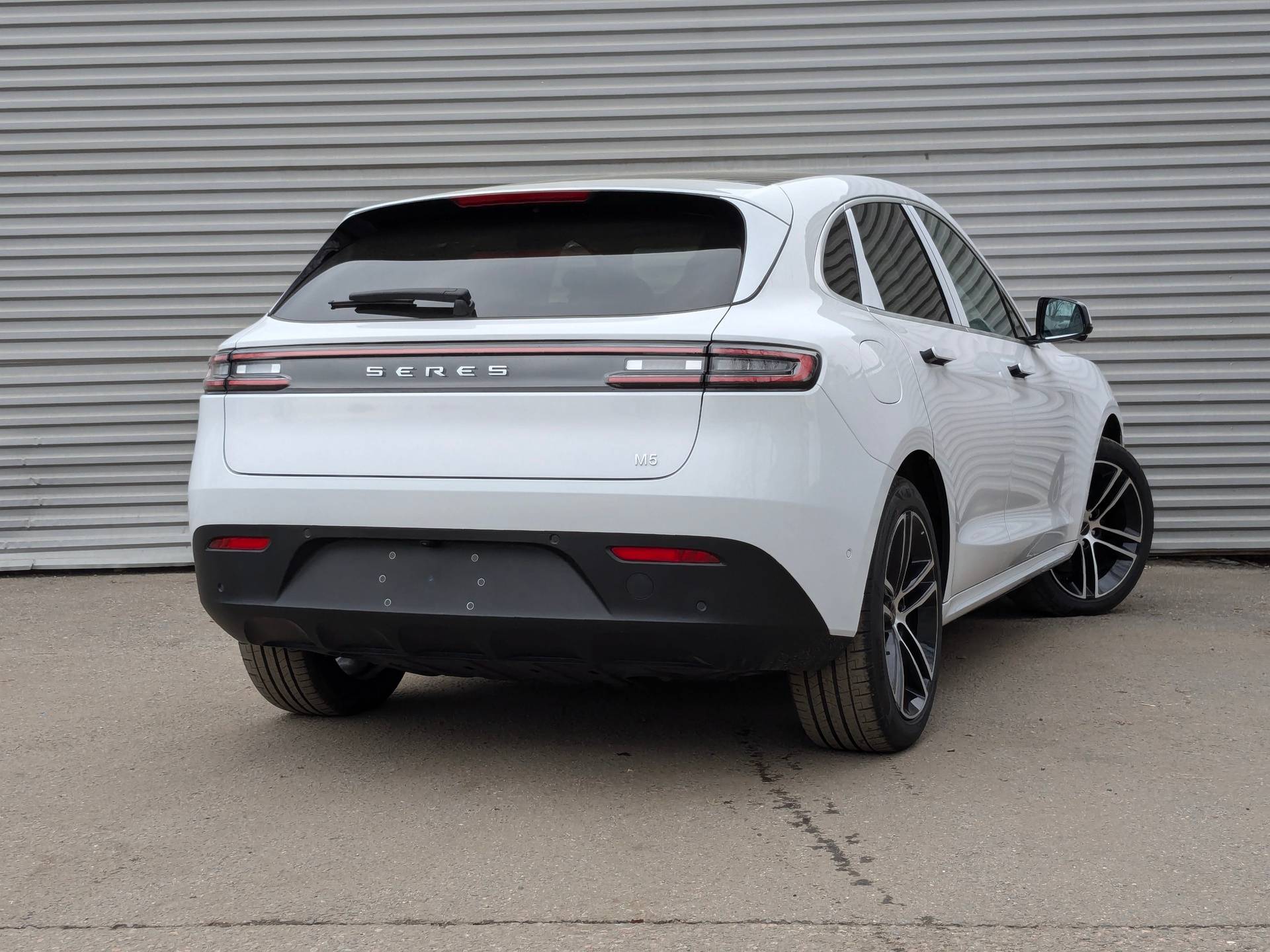 Seres M5 Premium 1.5hyb AT 4WD