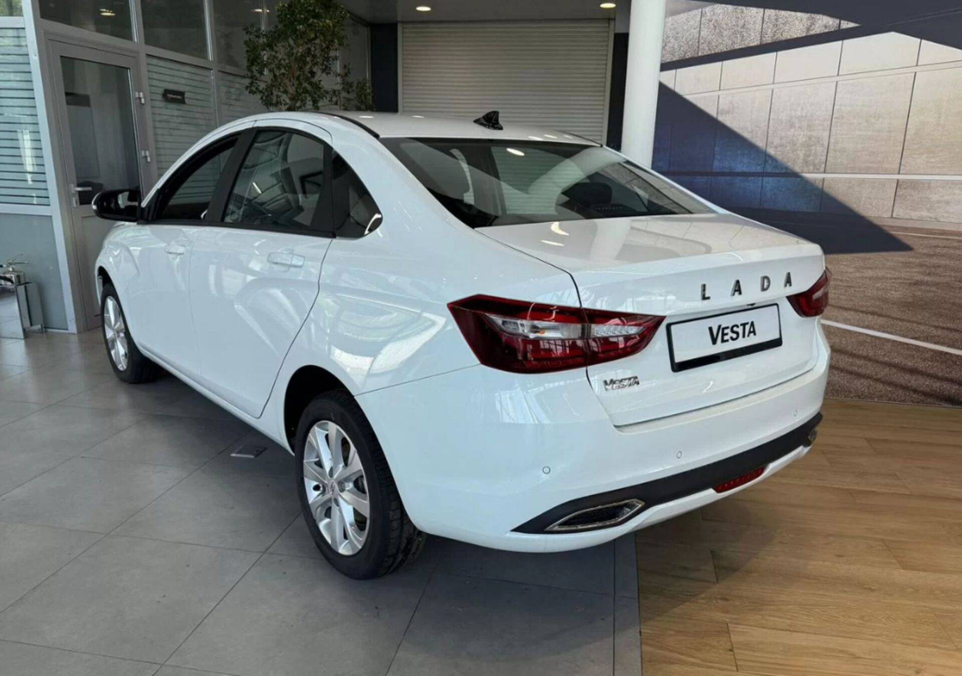 Lada Vesta седан Enjoy 24 1.8 122hp AT