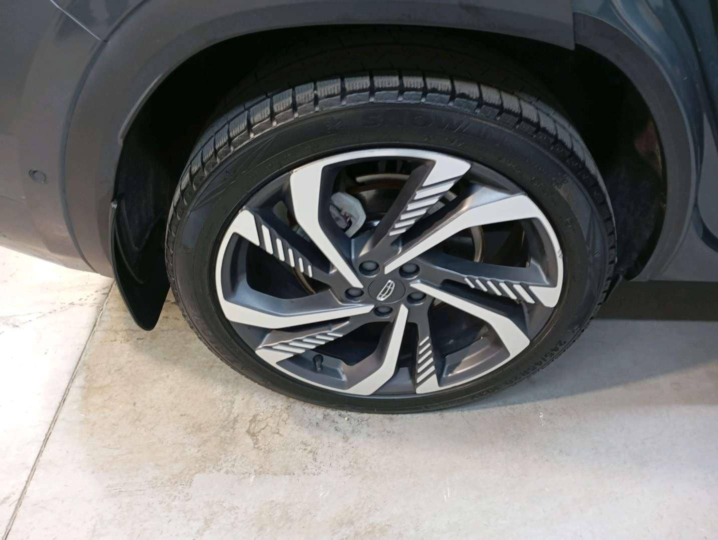 Geely Monjaro,  145 102 км, 2023 года в лизинг