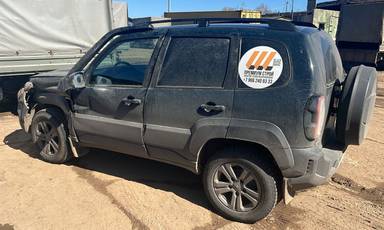 Lada Niva Travel