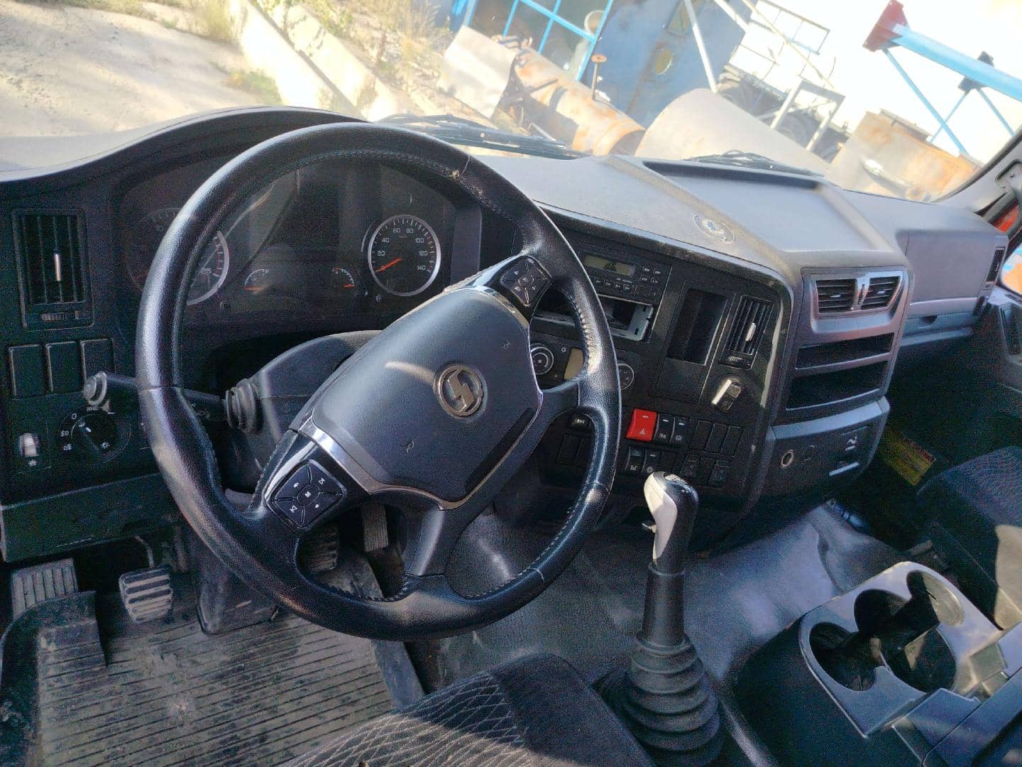 Shacman SX3316DV366,  179 735 км, 2022 года в лизинг