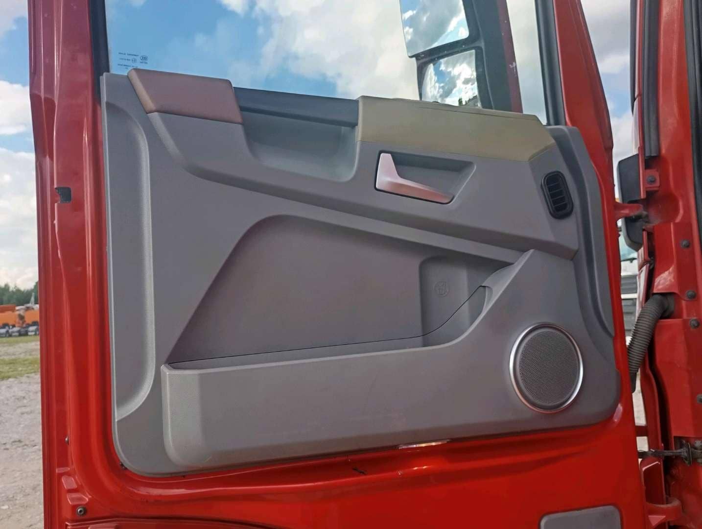 DongFeng GX DFH4180 4x2,  865 163 км, 2023 года в лизинг