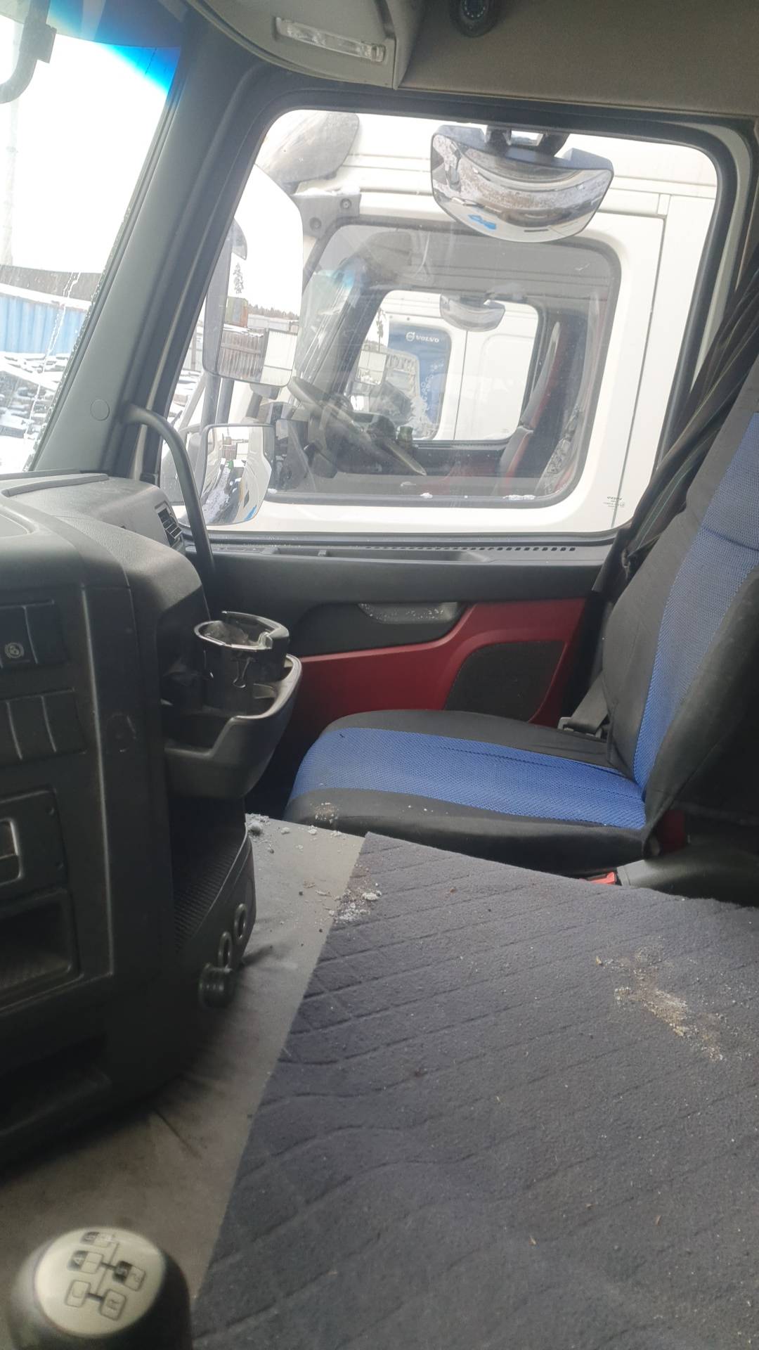 Volvo FMX 460 6x6 (FMX Globetrotter),  330 000 км, 2017 года в лизинг