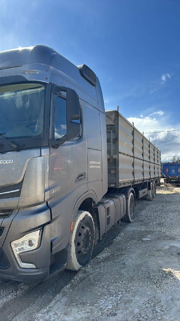 Shacman SX4188YY381,  272 512 км, 2023 года в лизинг