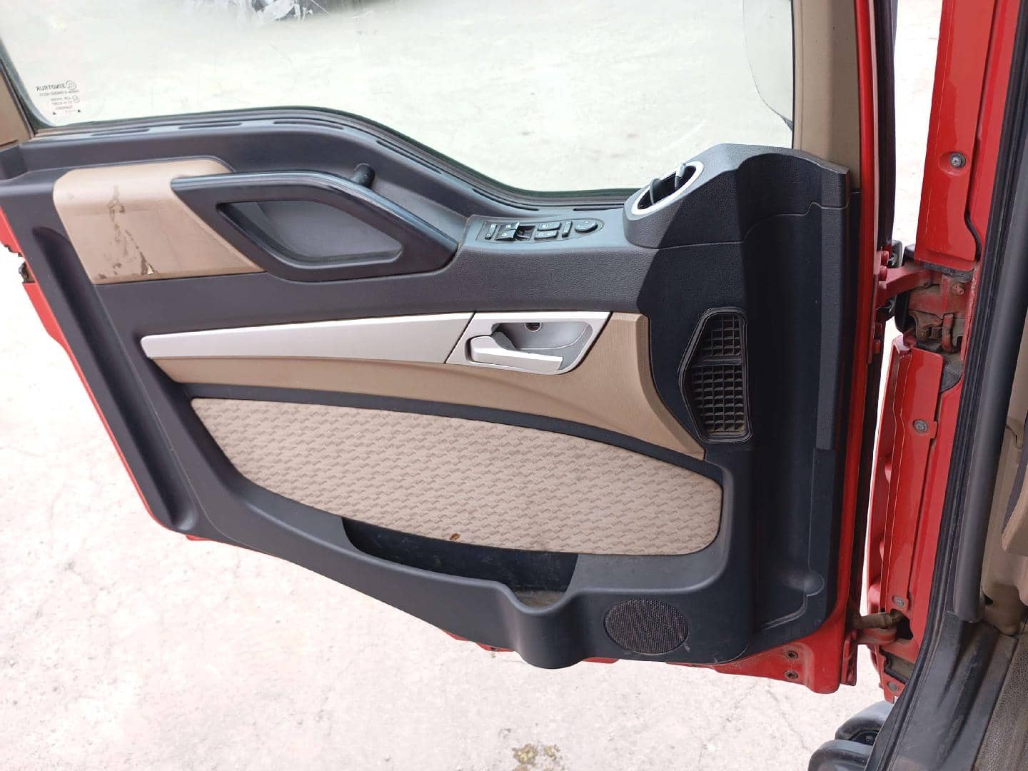 HOWO ZZ3256V384GE 6x4,  150 963 км, 2023 года в лизинг