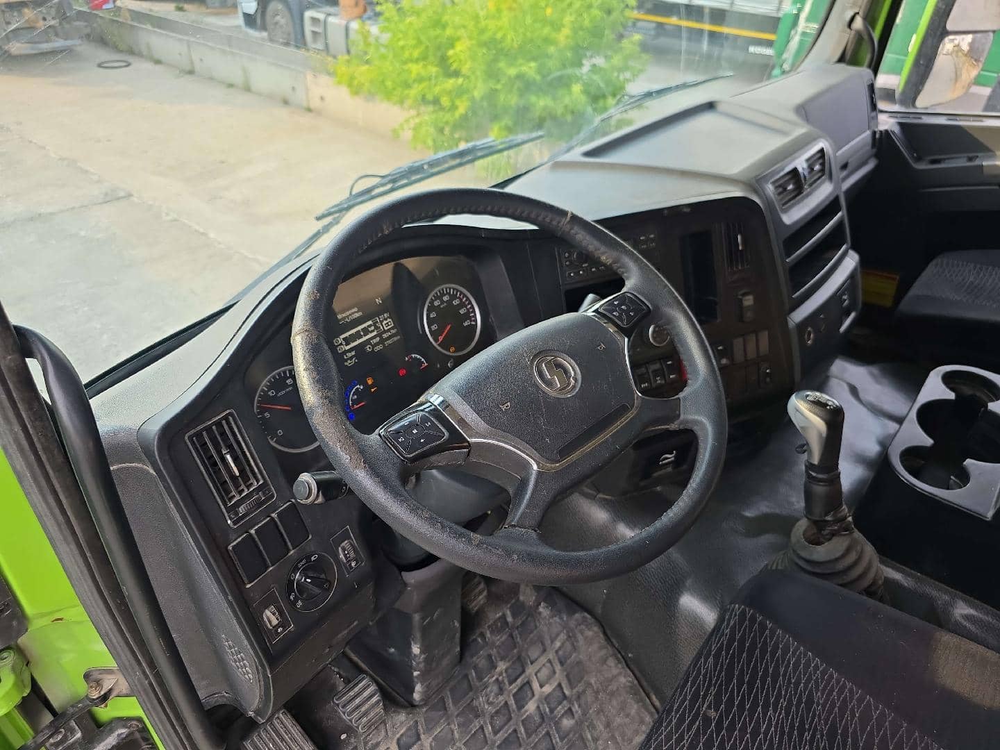 Shacman SX32586T384,  270 278 км, 2022 года в лизинг