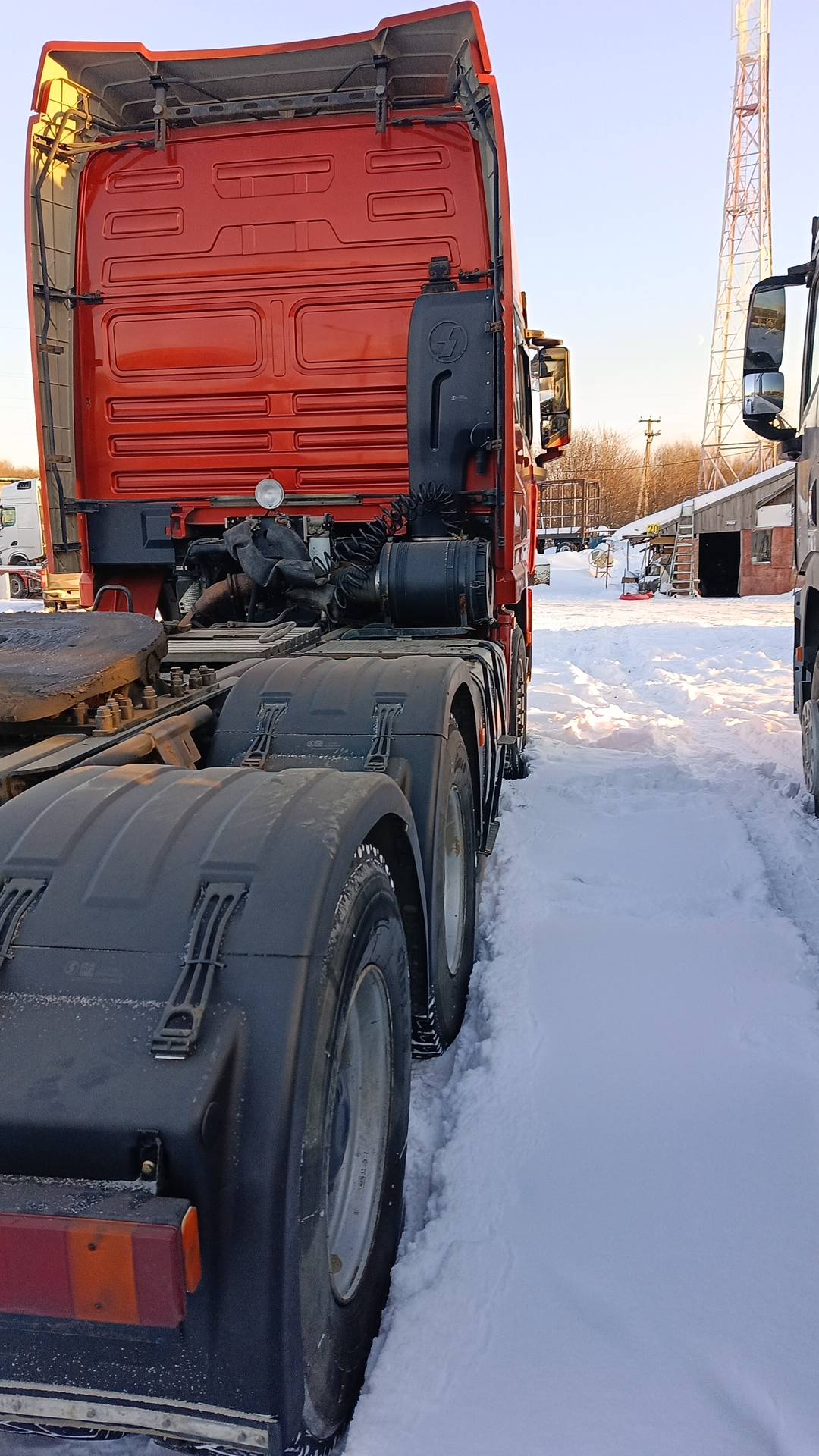 Shacman SX42584V324,  532 956 км, 2022 года в лизинг