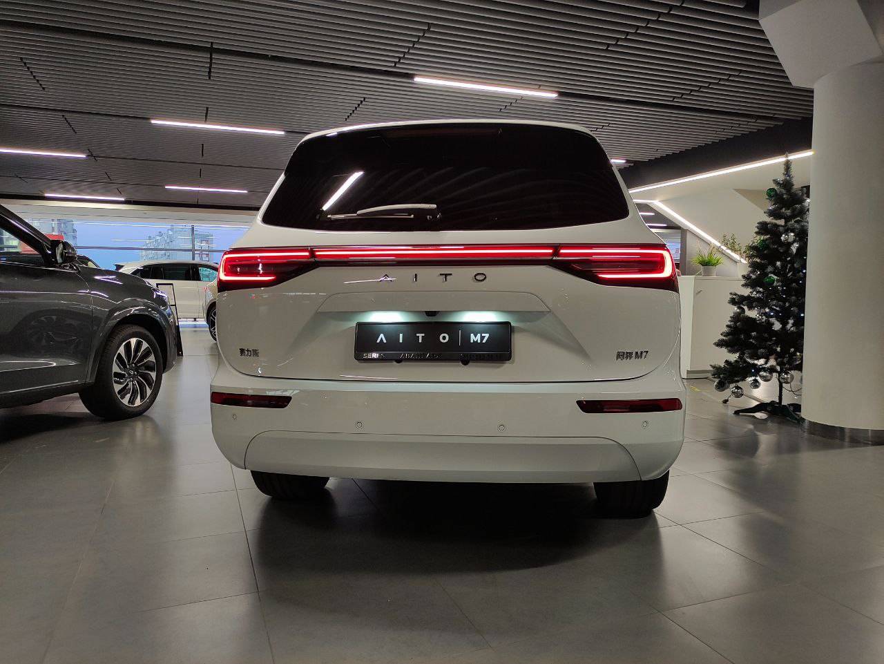 AITO M7 Luxury 4WD 6seats