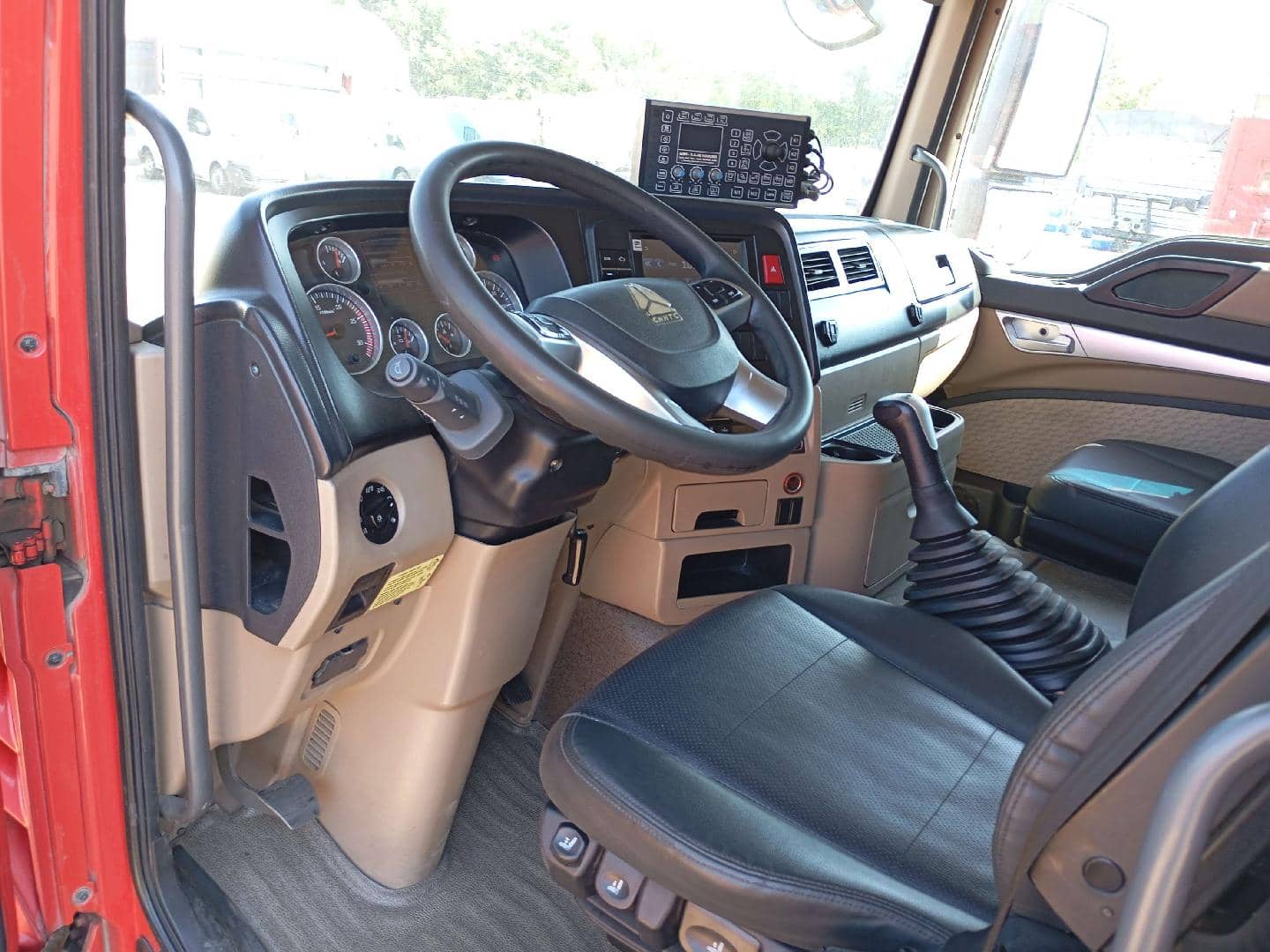 HOWO ZZ3256V384GE 6x4,  111 741 км, 2024 года в лизинг