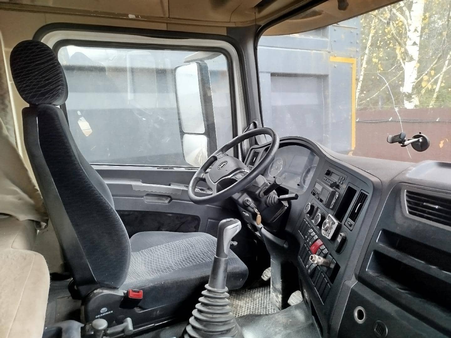 Shacman SX42584W324C,  279 812 км, 2022 года в лизинг
