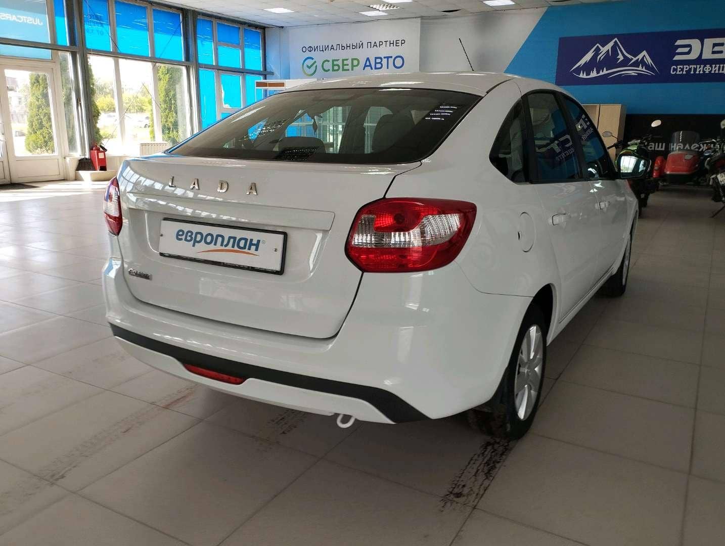 Lada Granta лифтбек,  39 850 км, 2024 года в лизинг