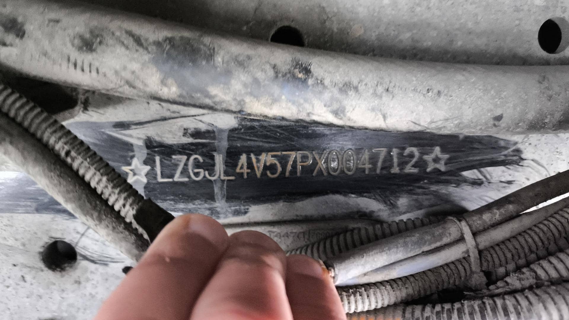 Shacman SX42586V385,  168 000 км, 2023 года в лизинг