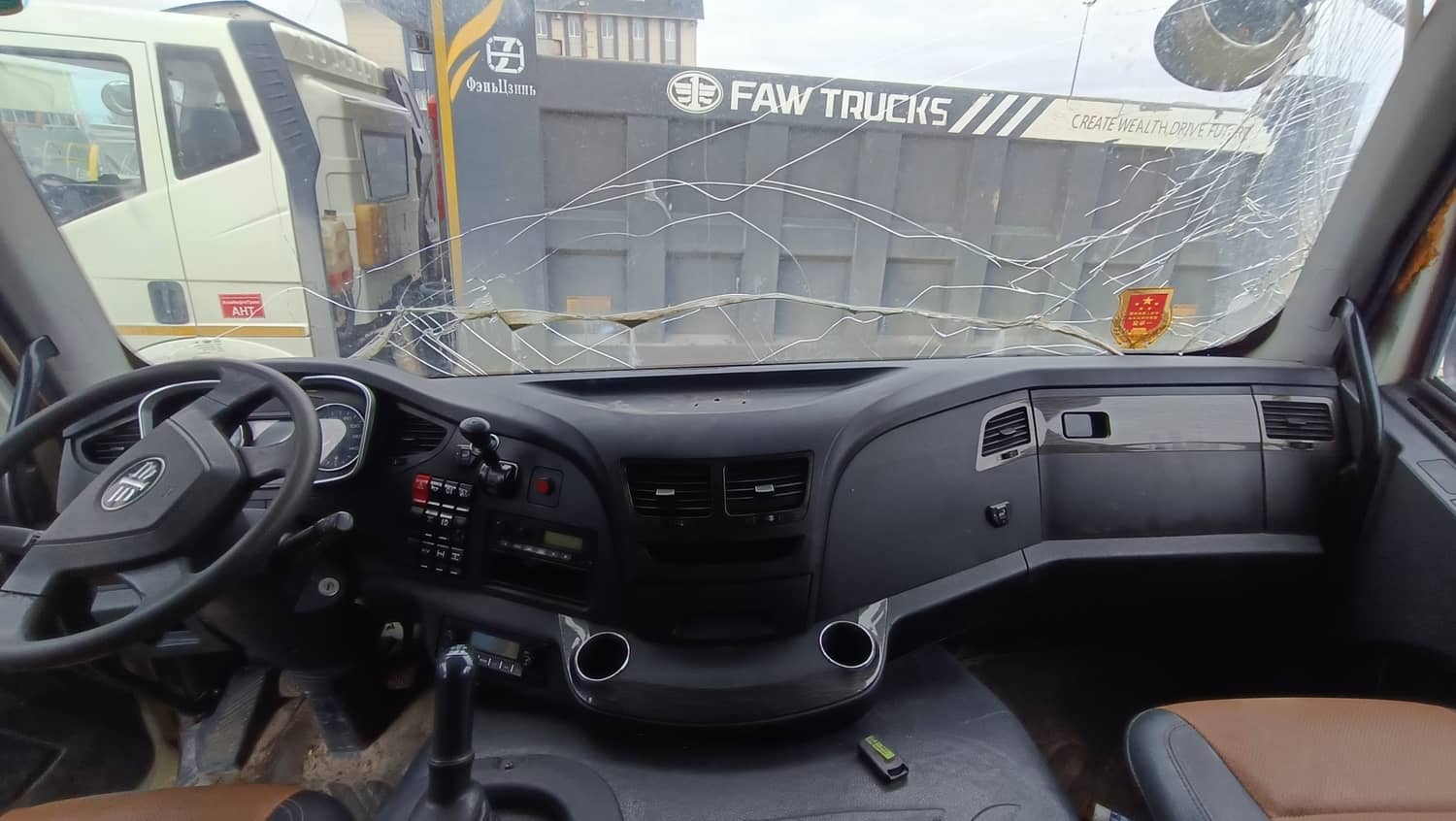 FAW CA3250P66K24L1TE5 6x6,  100 509 км, 2022 года в лизинг