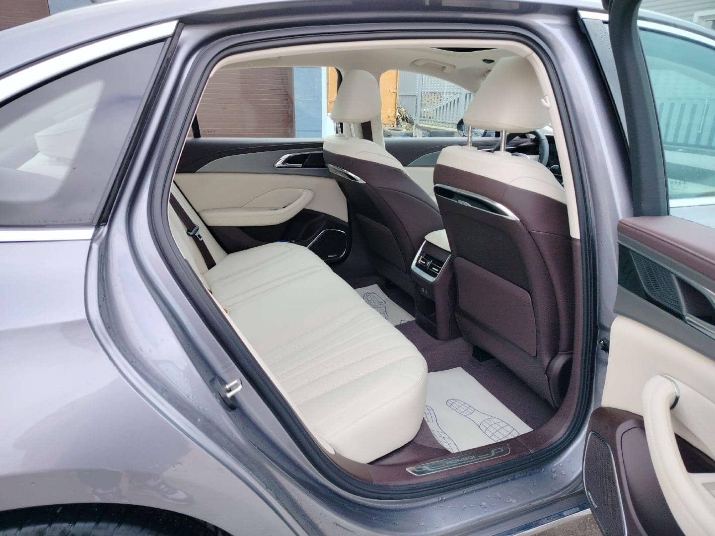 Hongqi H5,  1 008 км, 2024 года в лизинг