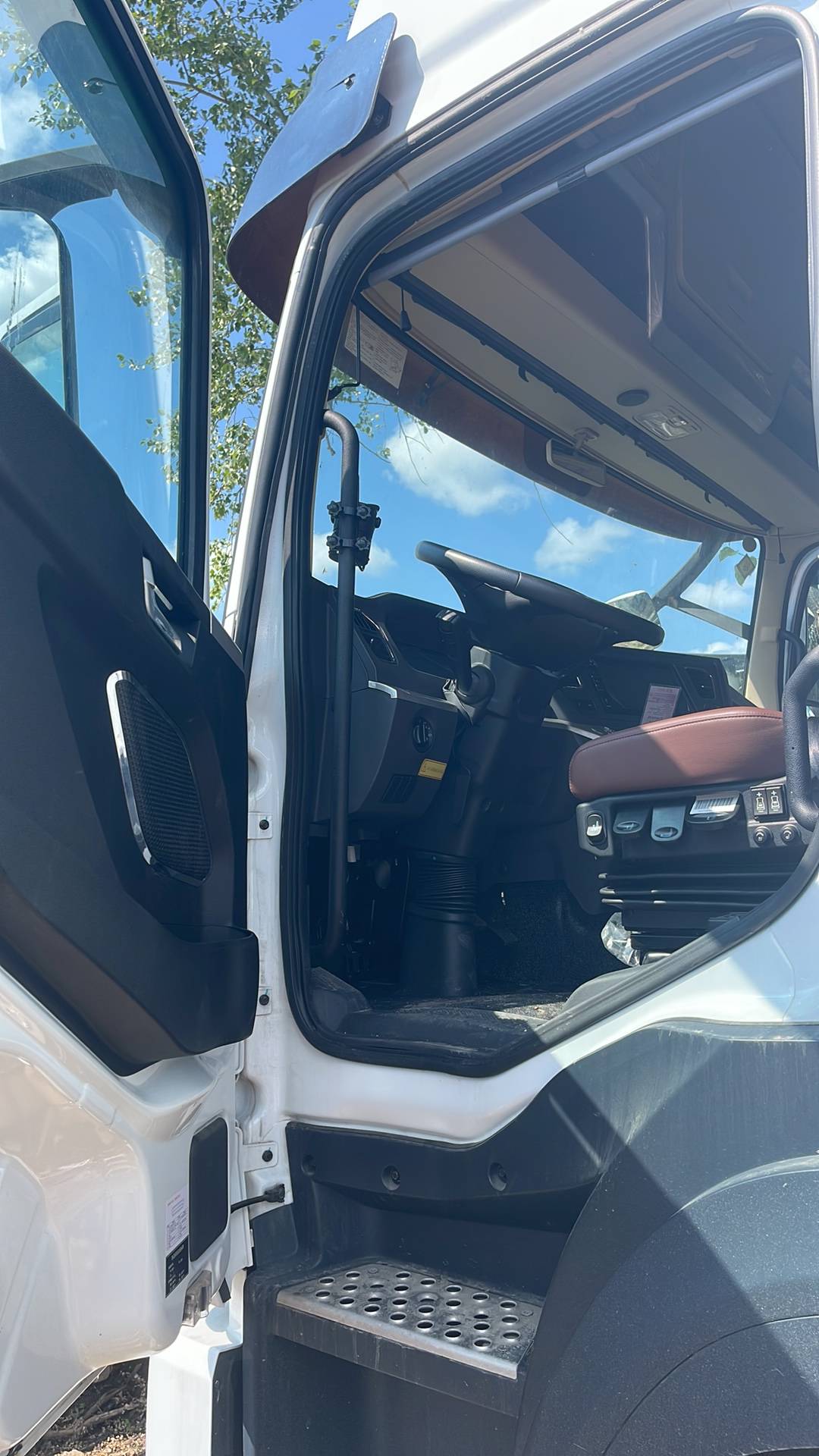 DongFeng VASOL HV7,  1 768 км, 2023 года в лизинг