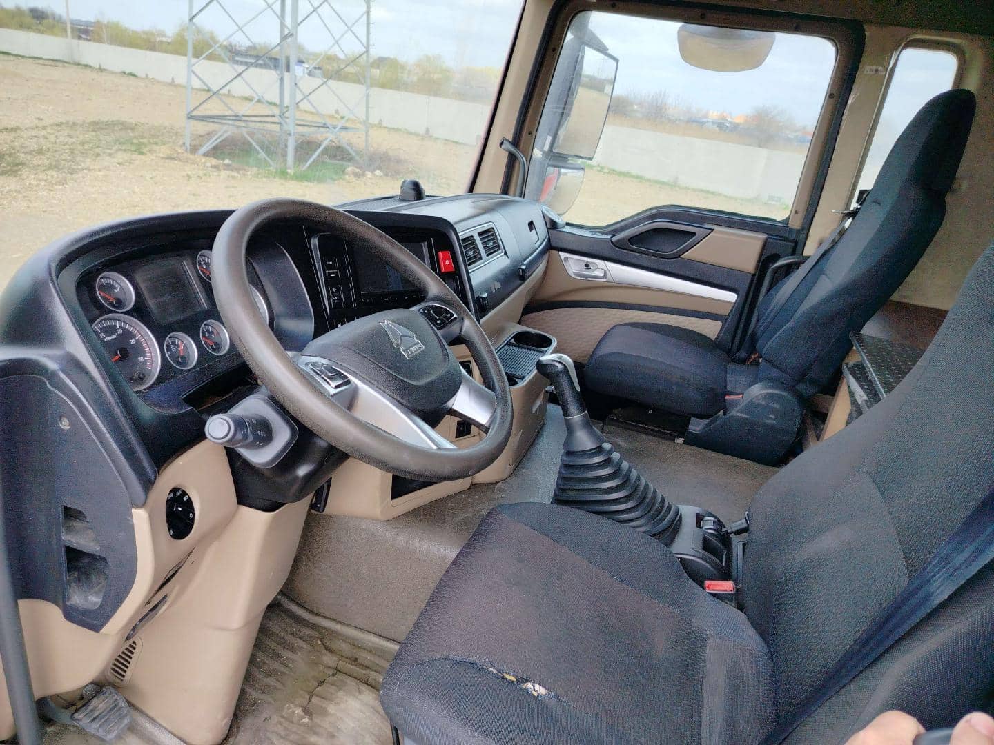 HOWO Sitrak C7H 8x4,  263 594 км, 2022 года в лизинг