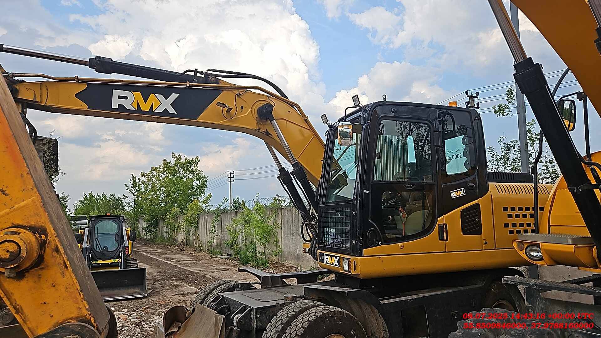 RUNMAX ER135W колесный экскаватор,  3 582 км, 2023 года в лизинг