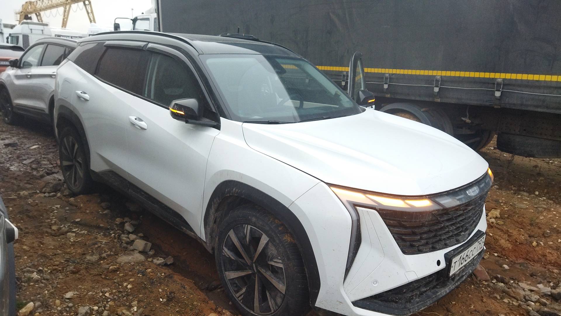 Geely Atlas,  100 000 км, 2024 года в лизинг
