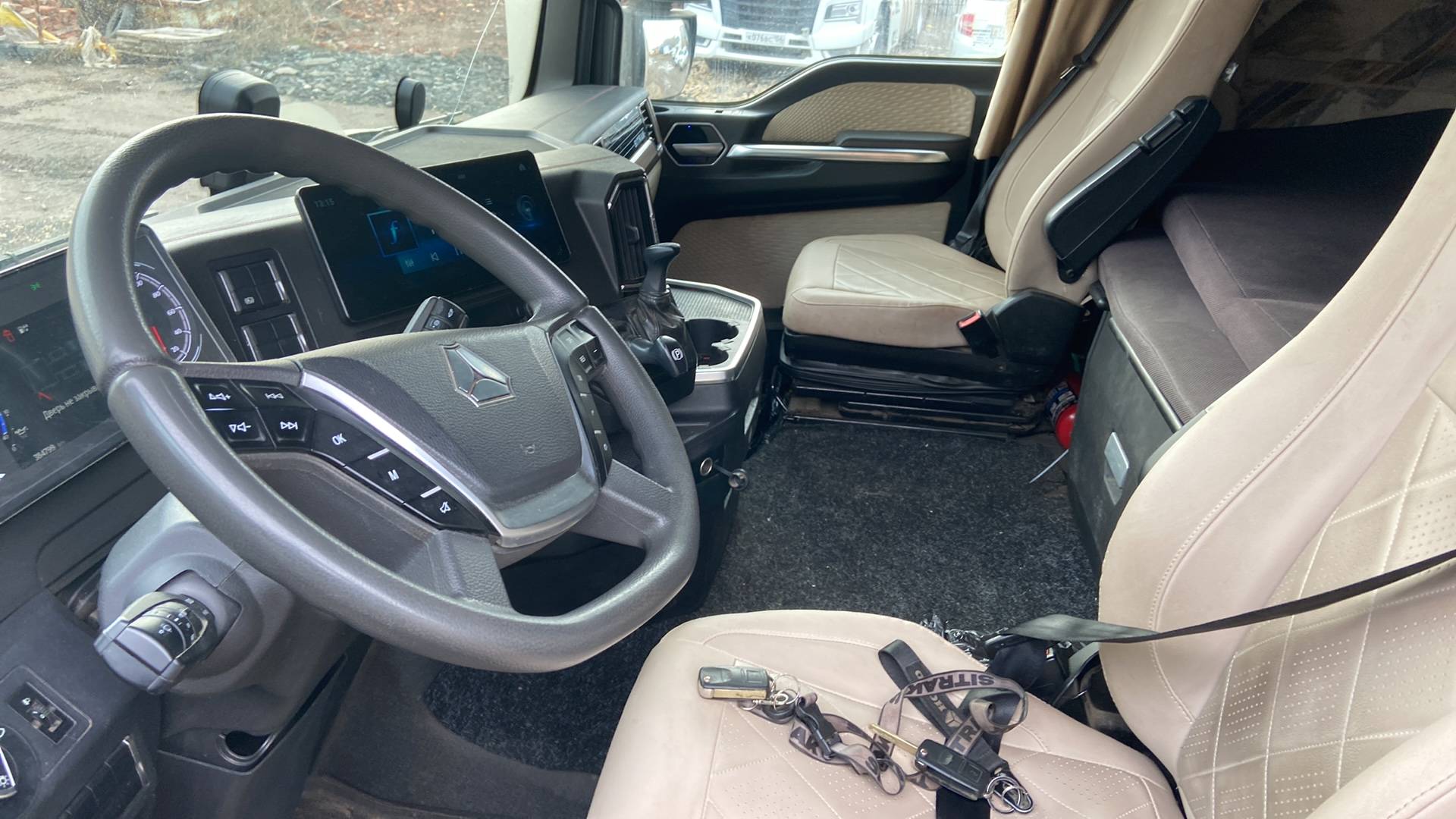 Sitrak C7H 4x2 ZZ4186V361HE,  384 799 км, 2022 года