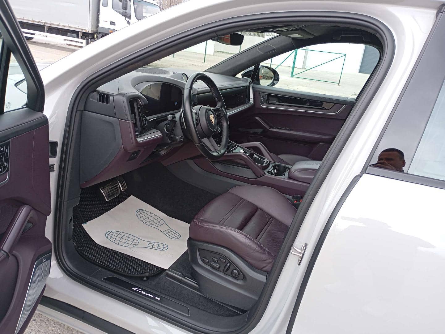 Porsche Cayenne,  33 841 км, 2023 года в лизинг